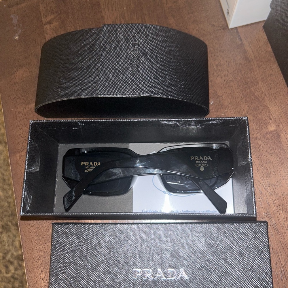 Prada sunglasses - Picture 4 of 4